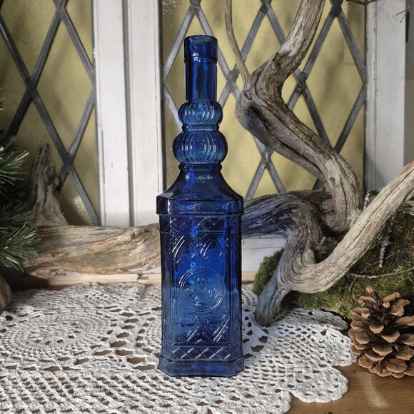 Vintage cobalt blue glass bottle - Picture 2 of 10